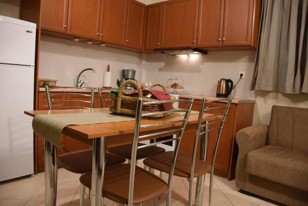 Theoni'S Apartments Ксилокастрон Екстер'єр фото