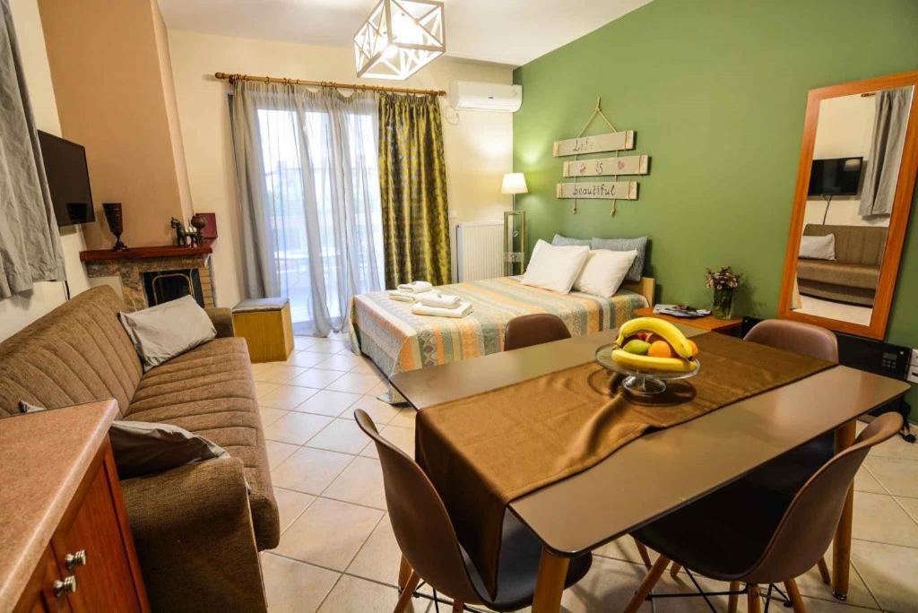 Theoni'S Apartments Ксилокастрон Екстер'єр фото