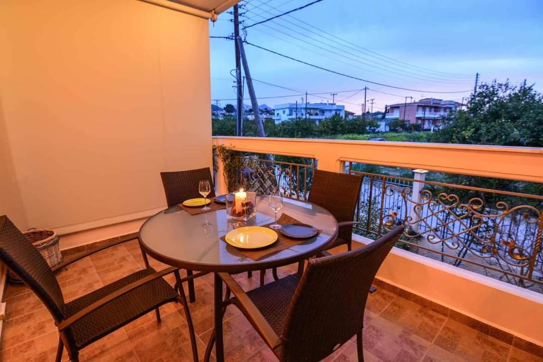Theoni'S Apartments Ксилокастрон Екстер'єр фото